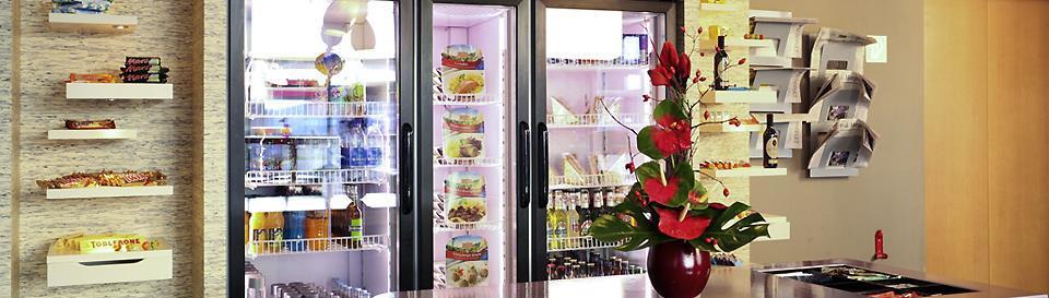 B&B Hotel Rueil-Malmaison Gare Restoran gambar
